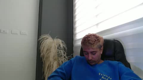 Snapshot of talhi_ chatting on February 5, 4:48 pm talhi_ online show from February 5, 4:48 pm