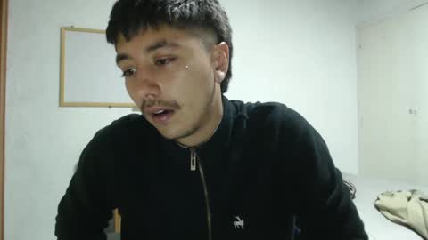 Snapshot of talhi_ chatting on January 1, 9:17 am talhi_ online show from January 1, 9:17 am