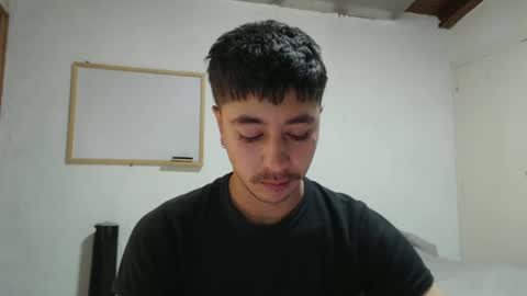 Snapshot of talhi_ chatting on January 2, 1:19 pm talhi_ online show from January 2, 1:19 pm