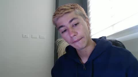 Snapshot of talhi_ chatting on February 6, 3:31 pm talhi_ online show from February 6, 3:31 pm