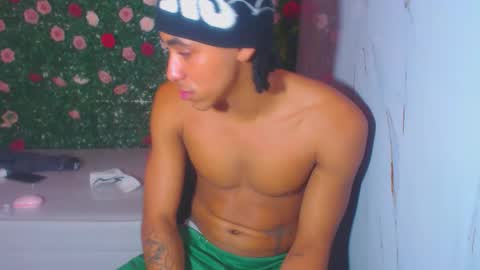 Taylor online show from February 24, 7:25 pm