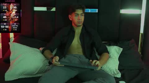 taylorsmiths_ online show from January 12, 3:54 am