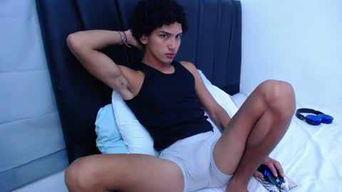 Tayron online show from February 19, 11:57 pm