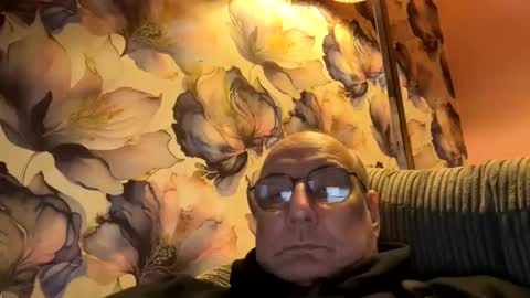 Mark online show from December 2, 5:05 pm