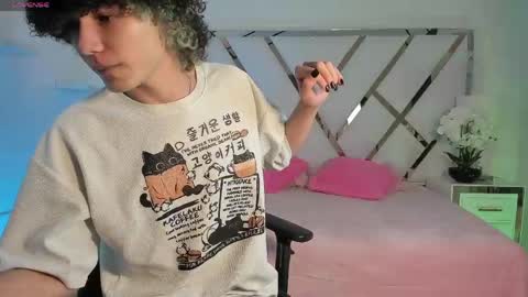 thanier_18 online show from May 26, 7:43 pm