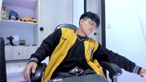 Snapshot of the_weed_guys chatting on October 7, 6:06 am Danny online show from October 7, 6:06 am