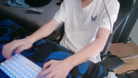 theothede19cm online show from April 9, 10:10 am