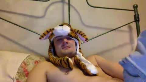 Snapshot of thesimplerock chatting on January 26, 1:09 am thesimplerock online show from January 26, 1:09 am