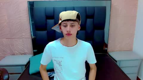 thiago_twink38 online show from November 8, 4:37 am