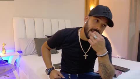 Thia Gomez online show from February 23, 7:04 pm