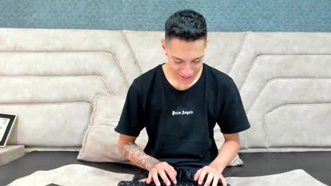 Thiago   online show from January 23, 8:02 pm