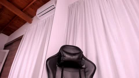 thiagovega_ online show from May 15, 5:26 am