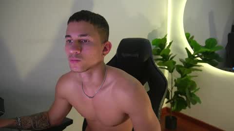 thin_tommy11 online show from January 9, 1:22 am