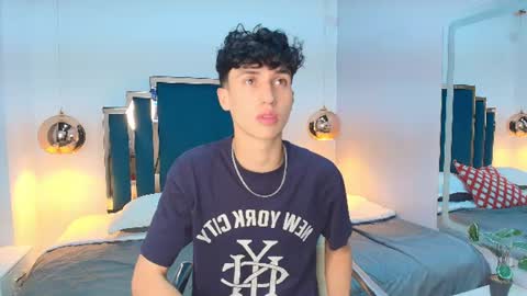 thom_amees online show from August 5, 12:32 pm