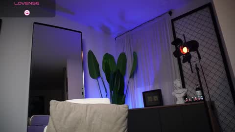 Thomas Falcon online show from February 20, 2:41 am