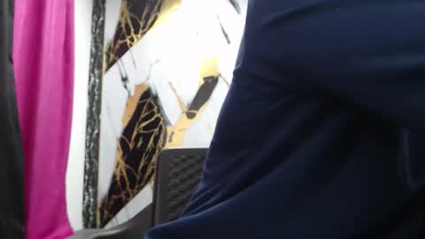 Thomas online show from April 14, 9:47 pm