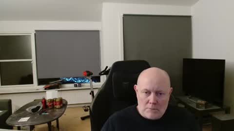 thomash32 online show from December 13, 10:49 pm