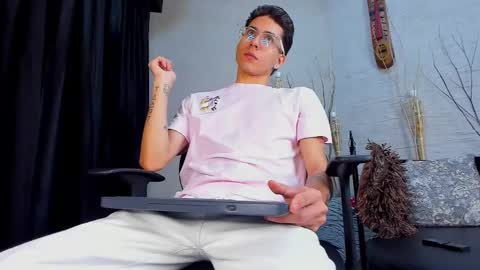 ThomasJones   online show from February 26, 11:30 am