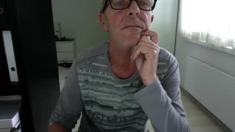 Snapshot of tiburzio chatting on September 11, 12:26 pm tiburzio online show from September 11, 12:26 pm