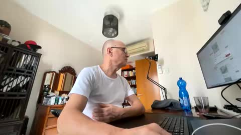 TKSnoopy online show from February 1, 6:56 am