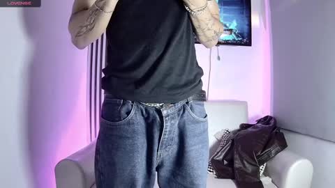 toji lee online show from November 8, 1:42 am