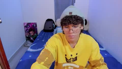 Tom Blue online show from March 6, 2:19 am