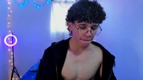 Tom Blue online show from April 2, 3:53 pm