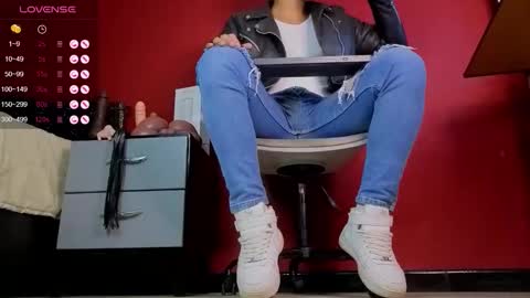 Tom online show from October 29, 1:52 am