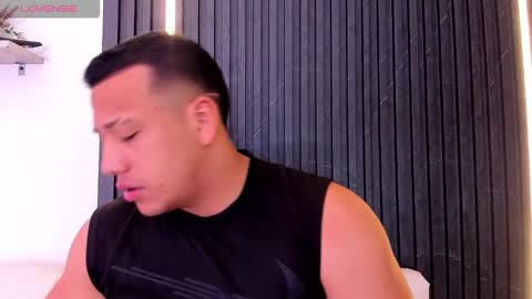 Tom muscle1 online show from November 6, 12:08 pm