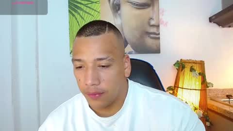 Snapshot of tom_muscle1 chatting on December 29, 12:23 pm Tom muscle1 online show from December 29, 12:23 pm