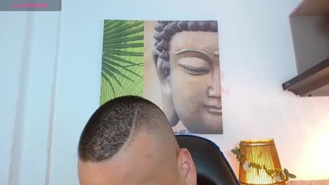 Snapshot of tom_muscle1 chatting on February 27, 12:02 pm Tom muscle1 online show from February 27, 12:02 pm