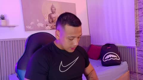 Snapshot of tom_muscle1 chatting on October 19, 12:30 pm Tom muscle1 online show from October 19, 12:30 pm