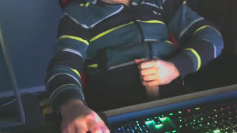 tomin3m online show from February 28, 5:04 pm