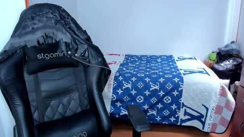 Twitter BreddTommy IG tommy bredd online show from October 4, 9:52 pm