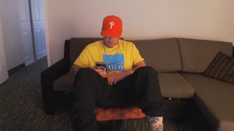 Snapshot of tommy_knuckles chatting on December 31, 1:57 am Tommy online show from December 31, 1:57 am