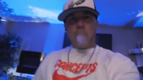 Snapshot of tommy_knuckles chatting on December 21, 12:09 am Tommy online show from December 21, 12:09 am