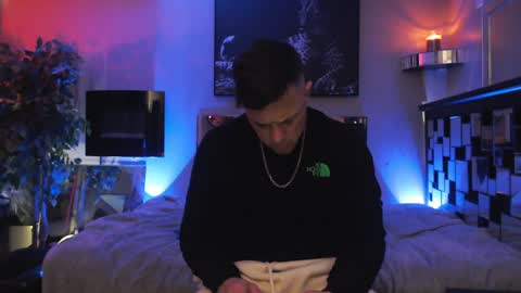 Snapshot of tommy_knuckles chatting on December 22, 7:22 am Tommy online show from December 22, 7:22 am