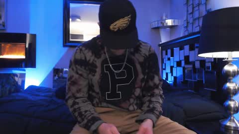Snapshot of tommy_knuckles chatting on February 17, 6:09 am Tommy online show from February 17, 6:09 am