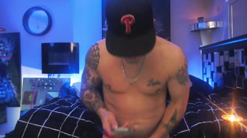 Snapshot of tommy_knuckles chatting on January 2, 1:40 pm Tommy online show from January 2, 1:40 pm