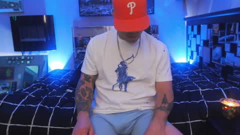 Snapshot of tommy_knuckles chatting on January 6, 3:29 pm Tommy online show from January 6, 3:29 pm