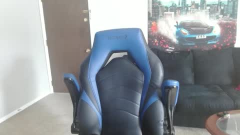 Tommy Strokes online show from February 3, 6:24 pm