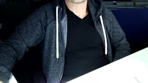 Tom online show from December 10, 1:22 pm