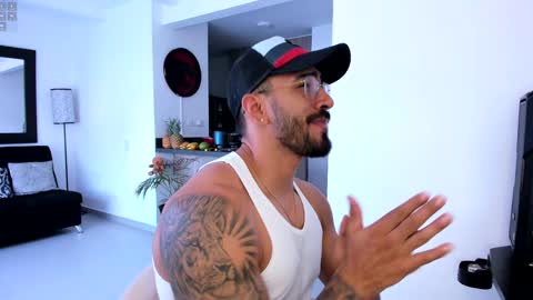 tony muscle1 online show from January 18, 9:02 pm