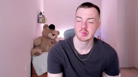 Snapshot of toohornyserj chatting on January 27, 8:39 pm toohornyserj online show from January 27, 8:39 pm