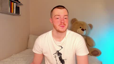 Snapshot of toohornyserj chatting on December 7, 8:16 pm toohornyserj online show from December 7, 8:16 pm