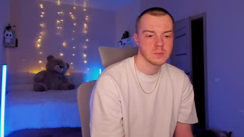 Snapshot of toohornyserj chatting on December 9, 8:29 pm toohornyserj online show from December 9, 8:29 pm