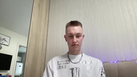 Travis online show from April 1, 10:39 am