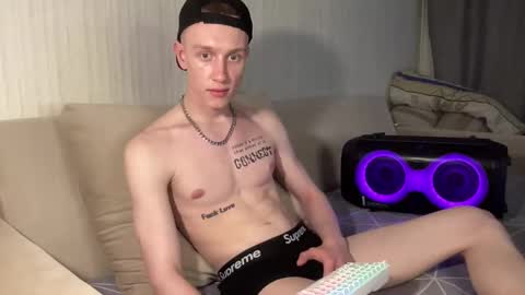 Travis online show from May 14, 7:23 pm