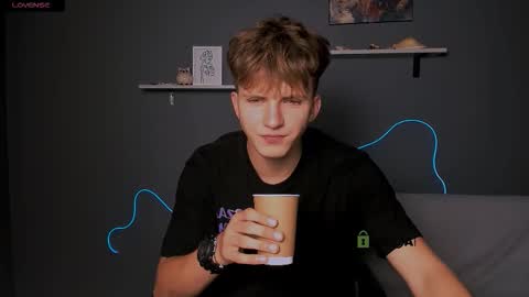 Travis online show from September 9, 7:13 pm