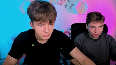 Travis online show from December 4, 8:05 pm